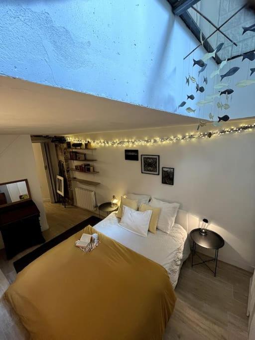 Grand Triplex Calme Avec Cour Privee * Parijs
